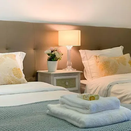 House Family Capelas (Sao Miguel)